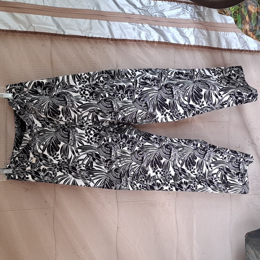 Delightful, plus sz 3x,  Stretchey cropped ankle Dress Pant.